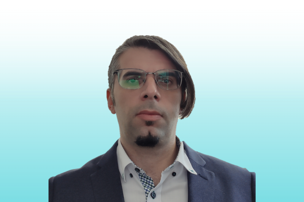 Д-р Ефтимов и съръководител на новосъздадената интердисциплинарна магистърска програма “Астробиология” в Софийски университет “Свети Климент Охридски”. За себе си казва, че обича да гледа към света от най-малкото до най-голямото и да разказва истории, в които всеки да може да се намери и разпознае.